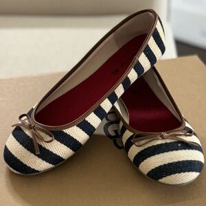 BRAND NEW - American Eagle flats - Size 10